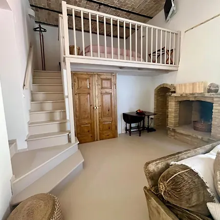 Holiday home Dimora Palazzo De Luca - Intra Alborgodiffuso - Loft Di Charme Del 700 Con Vasca Doppia E Camino Serracapriola